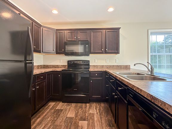 2nd image of 141 Cedarwood Dr