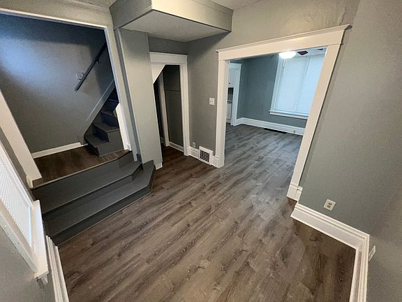 3rd image of 2919 W Augustana Ave