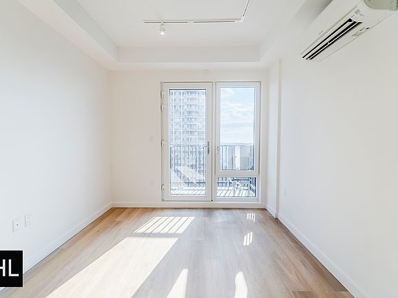 3rd image of 931 Carroll St #1327