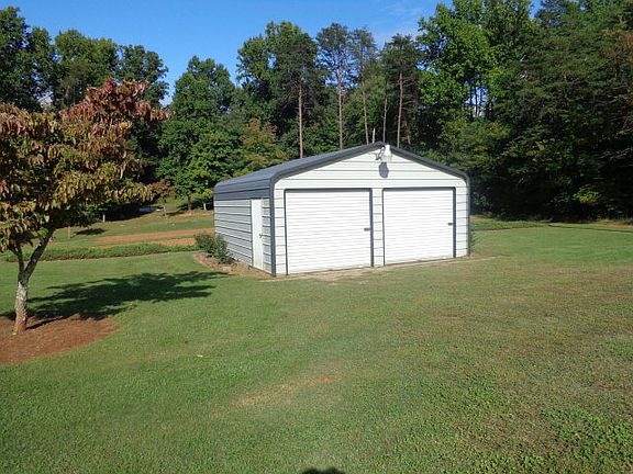 2nd image of 76 Palmers Ln