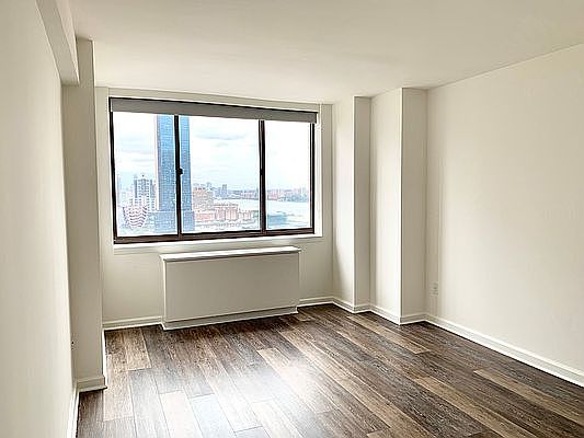 3rd image of 520 W 43rd St APT 22K