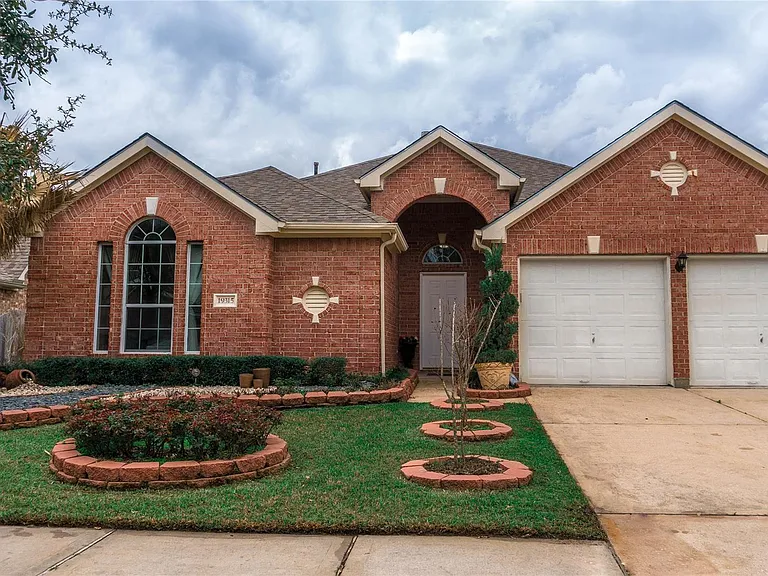 19315 Cloud Peak Dr — Photo 1