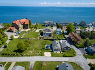 26 Billow Rd, Old Saybrook, CT 06475