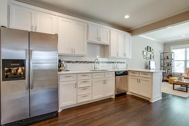 839 Woodlawn Ave — Photo 10