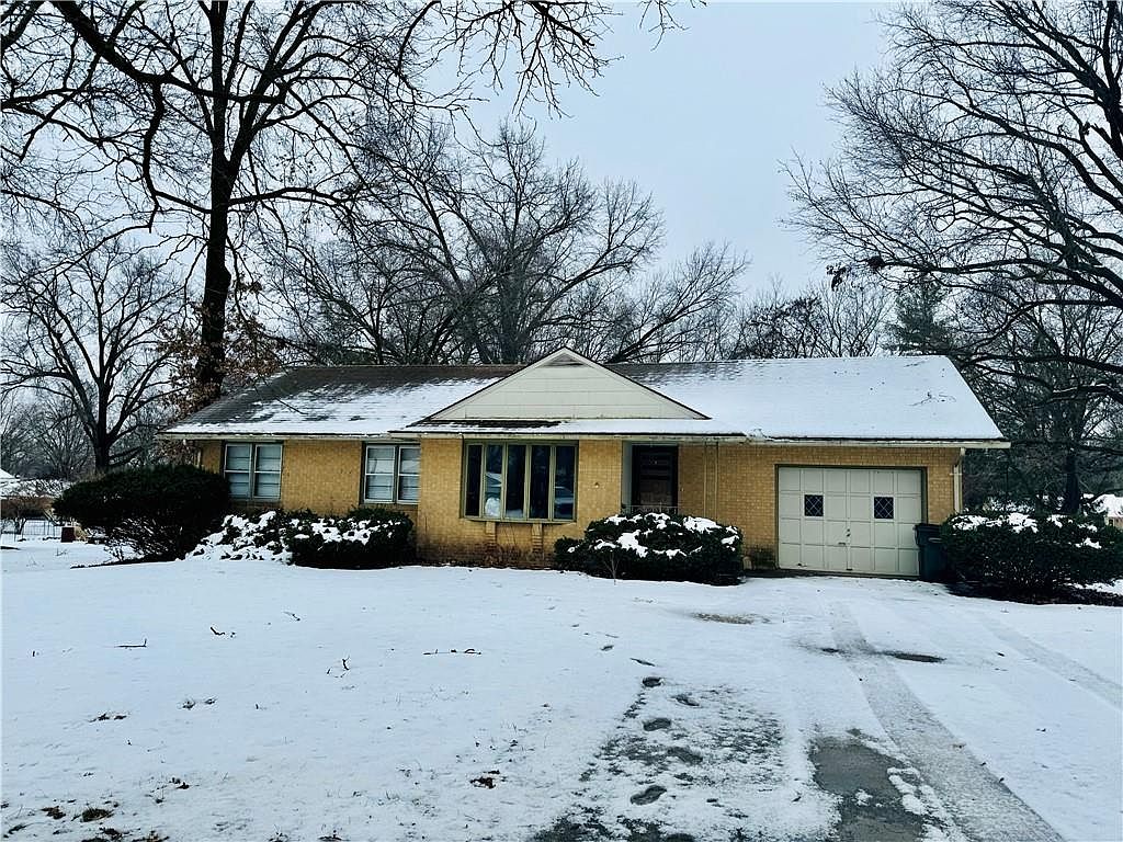 1043 Vilas St, Leavenworth, KS 66048 | Zillow