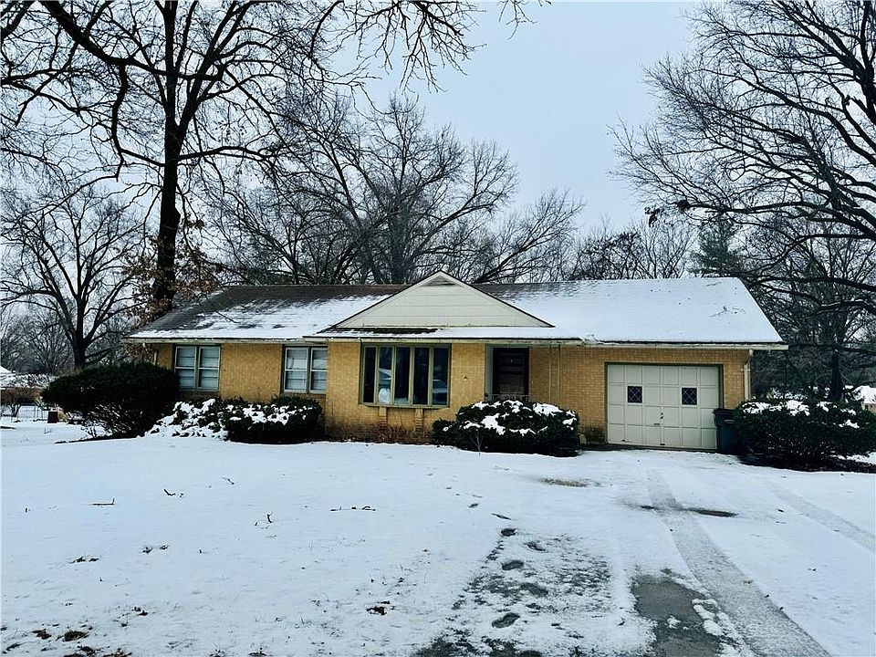 1st image of 1043 Vilas St