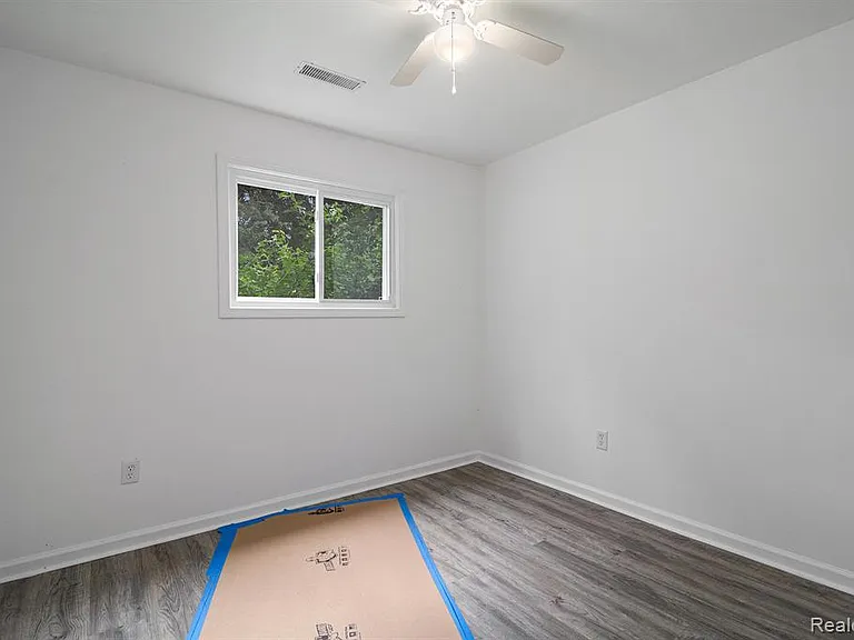 15835 Burgess St — Photo 1