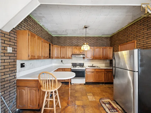 200 Mckinley Avenue image 2 of 17