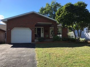 917 N 2nd St, Riverton, IL 62561