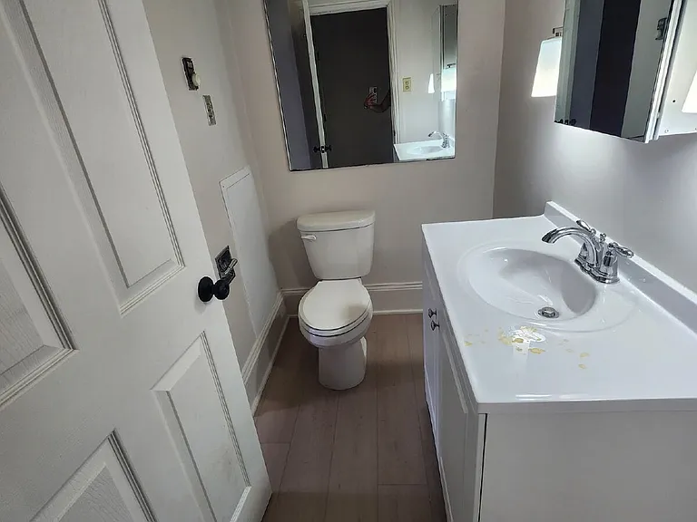 233 E King St — Photo 5