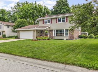 5851 W Cascade Dr, Franklin, WI 53132