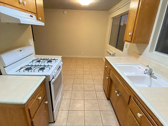 5th image of 921 E Las Tunas Dr APT B