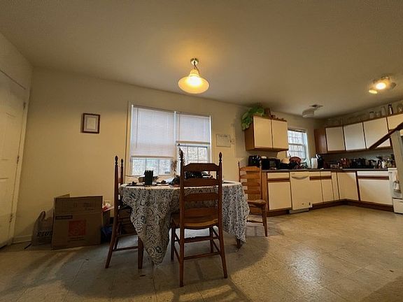 4th image of 222 Jay St #A