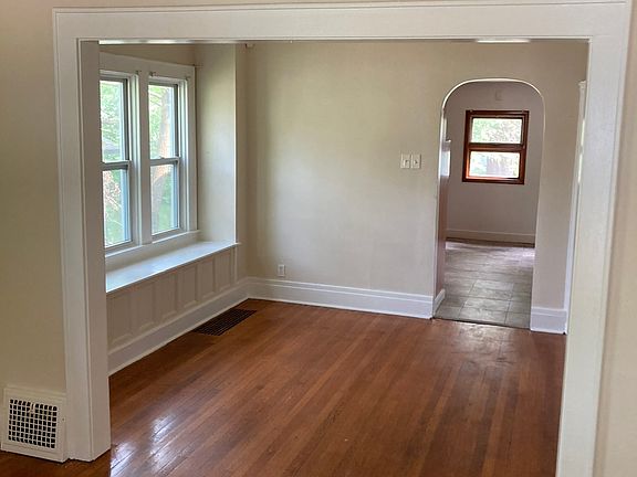 2nd image of 215 Rosemont Dr