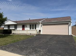 102 Ambassador Ave, Romeoville, IL 60446
