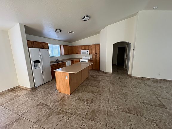 3rd image of 15040 N 140th Ave