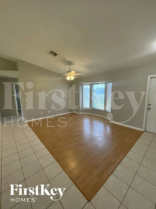 3 bed, 2.0 bath, 1192 sqft, $1,875 — Photo 3