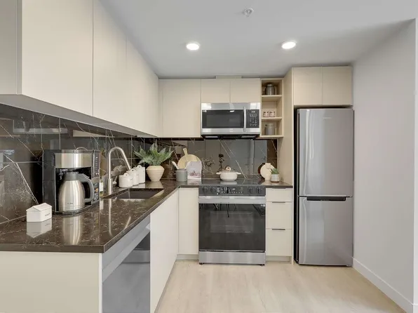 Nolo, 1717 E 13th Ave, Vancouver, BC V6J 2H2