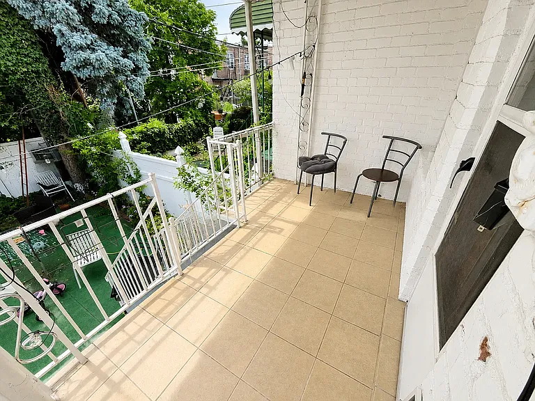 1120 E 53rd St #1 — Photo 10