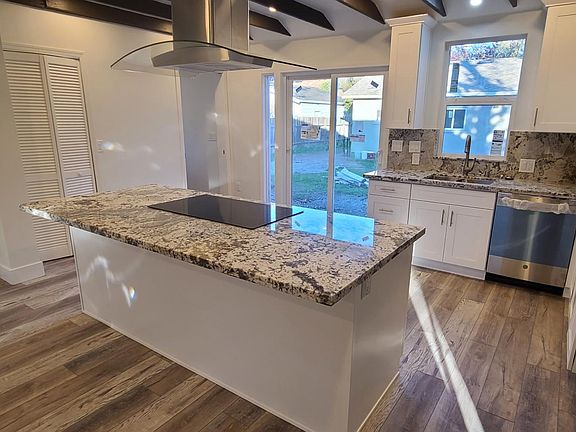 5th image of 1402 Clara Ln