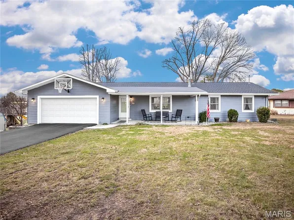 30 Lake Dr, Troy, IL 62294