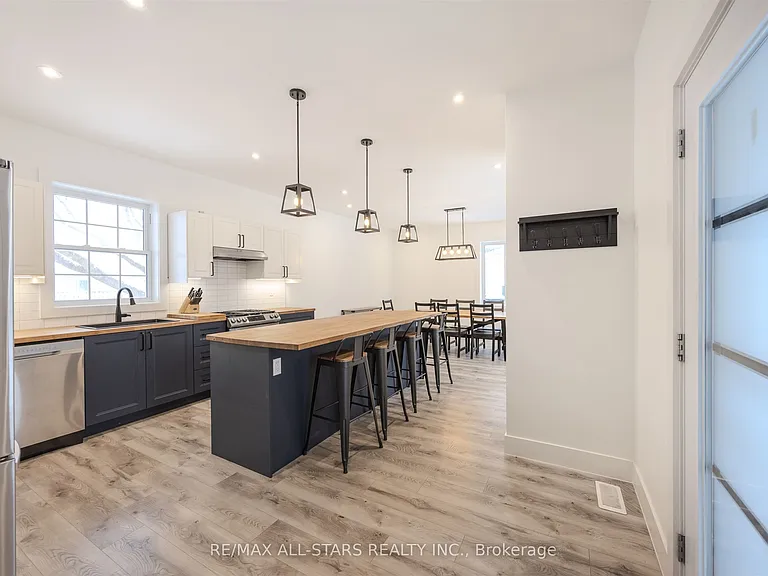 21 Albert St S — Photo 6