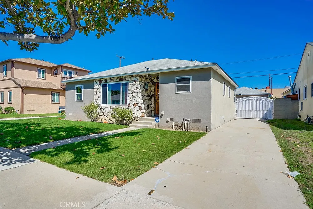 3 bed, 1213 sqft, $4,400 — Photo 1
