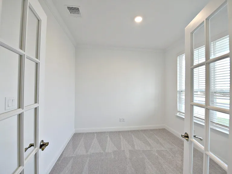 517 Scooter St — Photo 5
