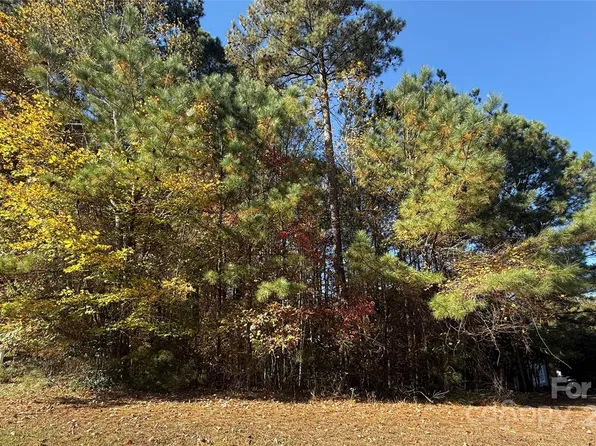 8870 Braxton Dr, Sherrills Ford, NC 28673
