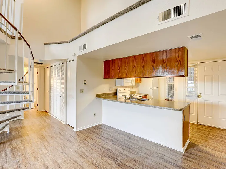 Dover Commons Apartments — Photo 26