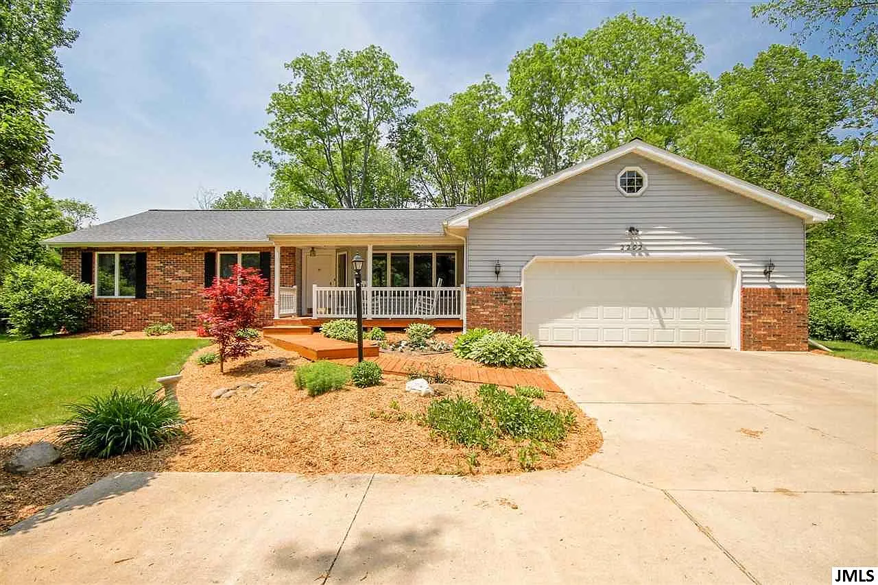 2202 Creglow Dr photo 1