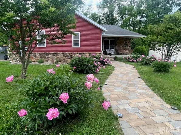 1106 W Countryside Ln, Bloomington, IN 47403
