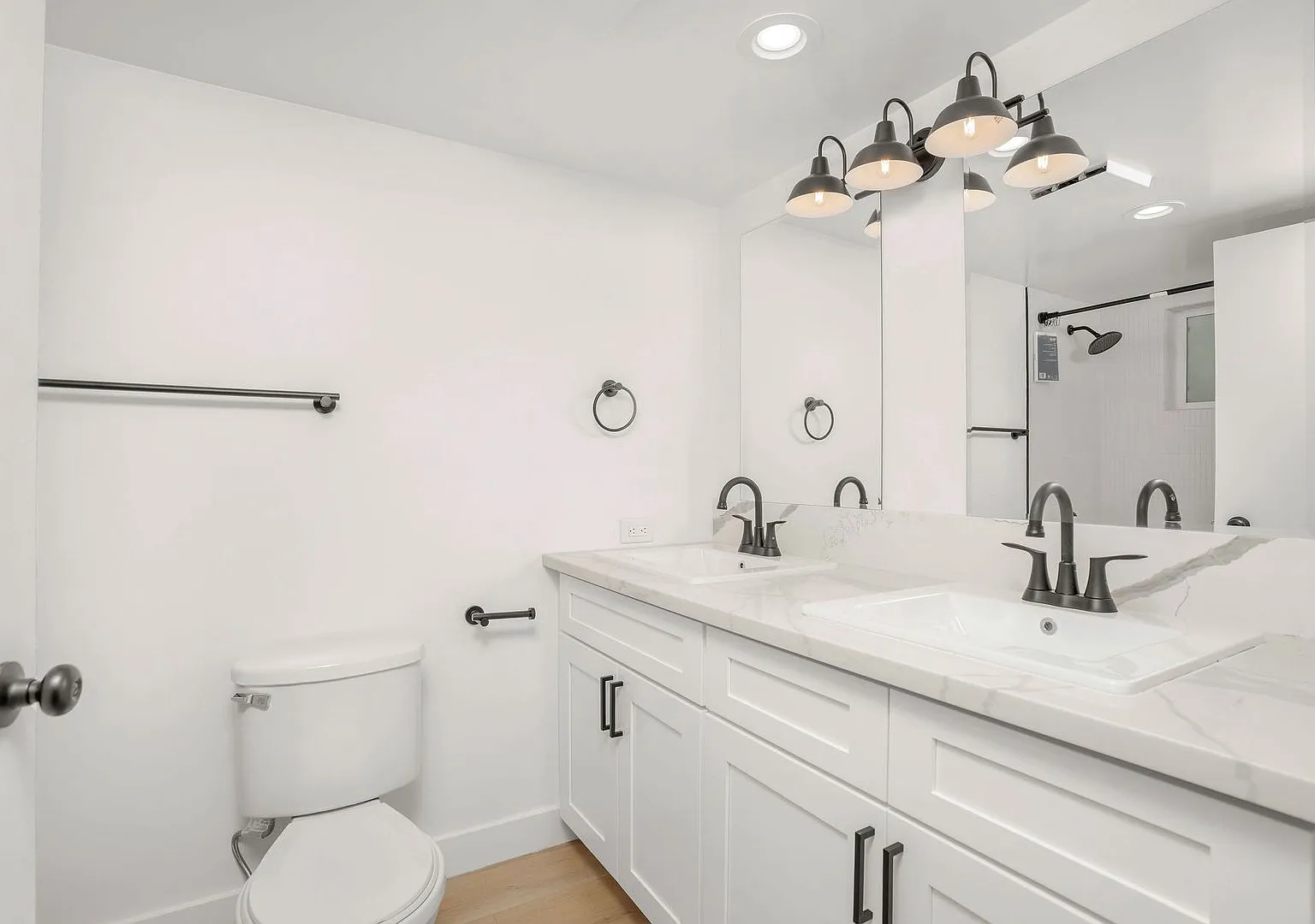3 bed, 1443 sqft, $3,899 — Photo 2