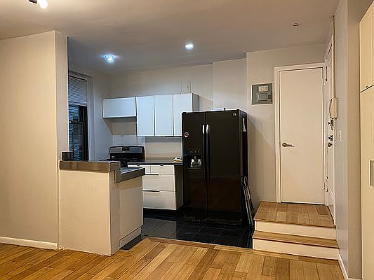 4th image of 2168 35th St APT 1H