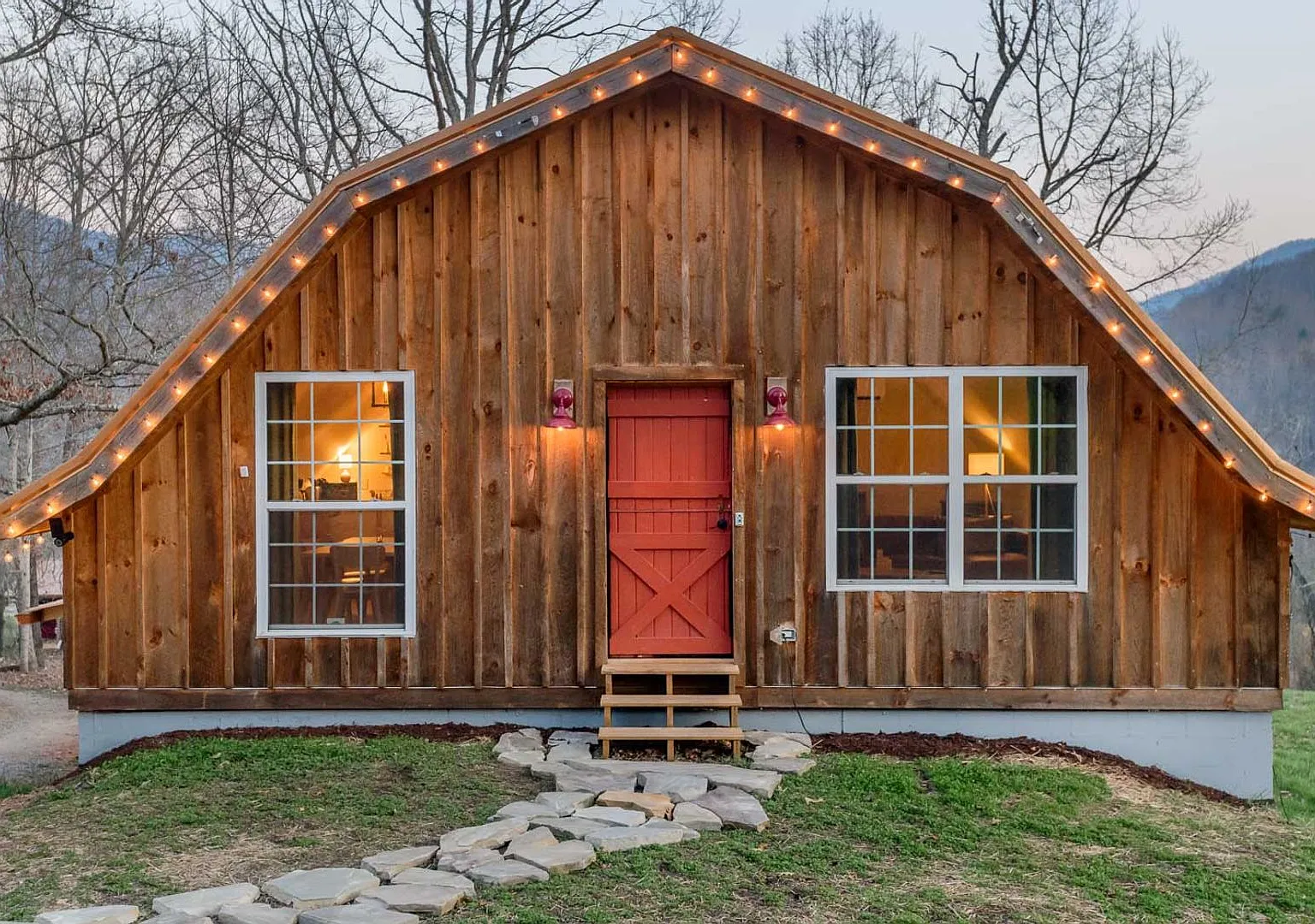 Barn-Style Modern Farmhouse with Mountain Views in Candler 30 Minutes to Downtown Asheville — Photo 1