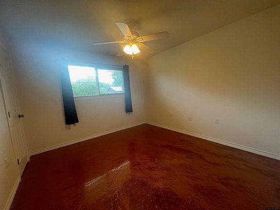 4th image of 131 Laura Dr