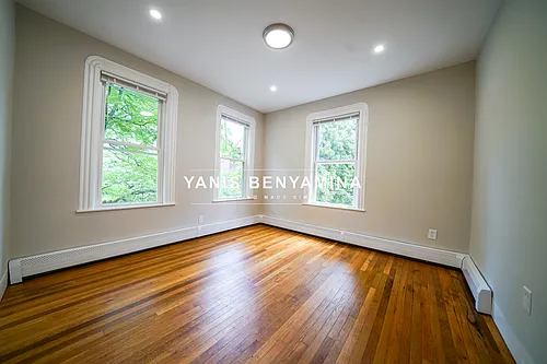 568 Green St #2 Photo 1