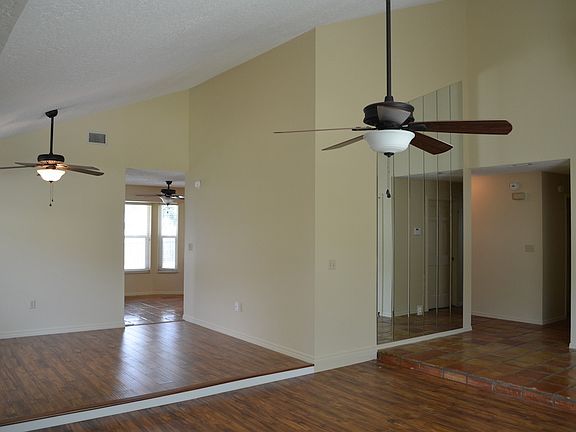5th image of 49 Greenwood Ln