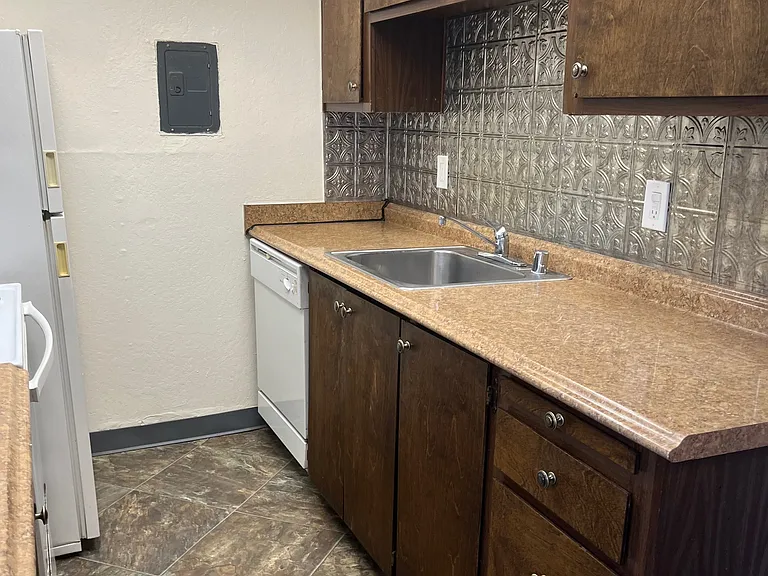 2209 Q St — Photo 2