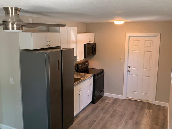2nd image of 2439 1/2 8th Ave N Floor 1