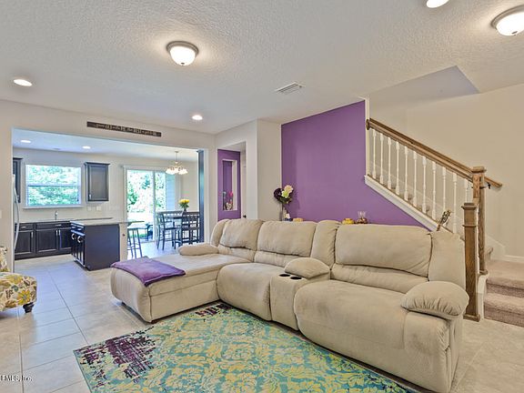 4th image of 281 Richmond Dr