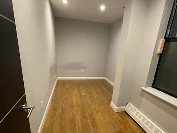 4th image of 950 Bergen St #2
