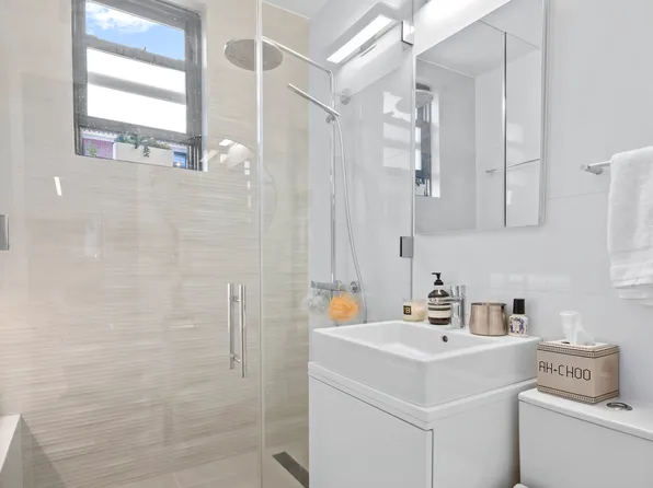 140 West 58th Street image 10 of 12