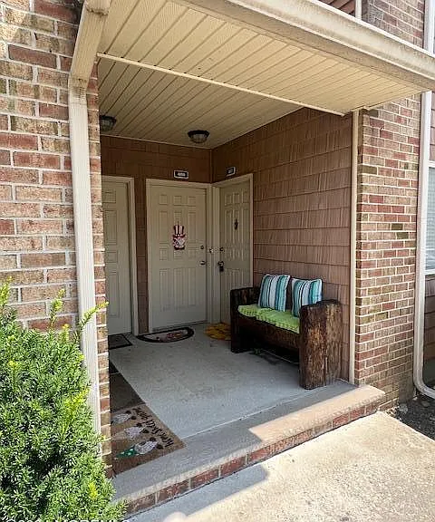 405 Cynthia Ct — Photo 8