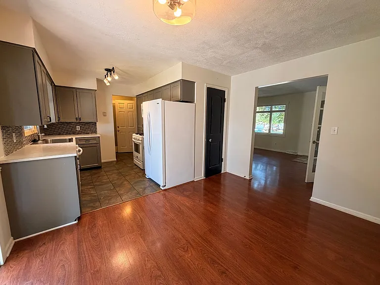 3033 New Holland St — Photo 9