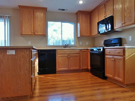 3rd image of 1026 Treasure Ln