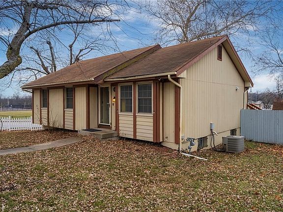 3rd image of 4800 N Bellaire Ave