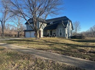 128 NW Lakewood Blvd, Lees Summit, MO 64064