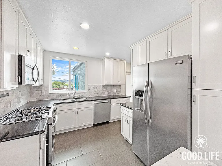 4241 E Overlook Dr — Photo 8