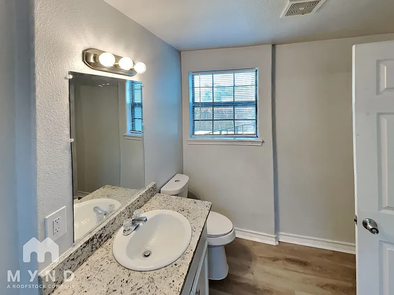 1721 Whiting Dr — Photo 15